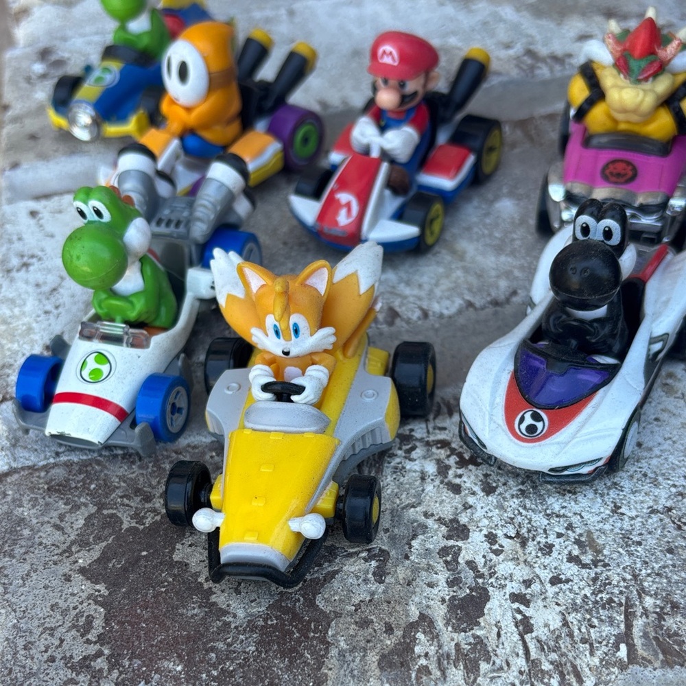 Mini Character Racer Set - Assorted Colors - Picture 3 of 6